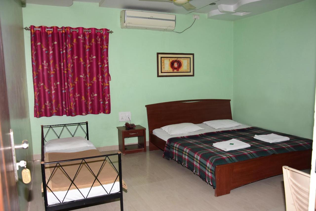 Hotel Delta Executive Shirdi Exterior photo
