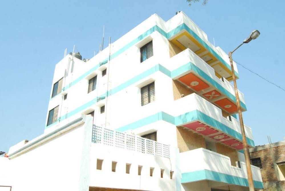 Hotel Delta Executive Shirdi Exterior photo
